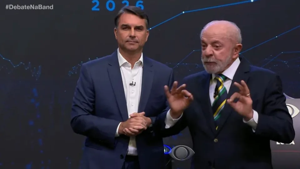 Debate na Band: Lula e Flávio Bolsonaro trocam acusações e protagonizam embates sobre STF, mulheres e dívida pública