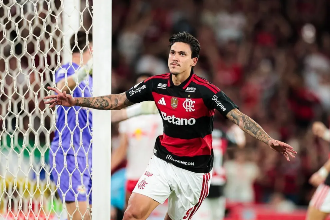 Flamengo bate o Bahia, mantém liderança e segue favorito no Brasileirão