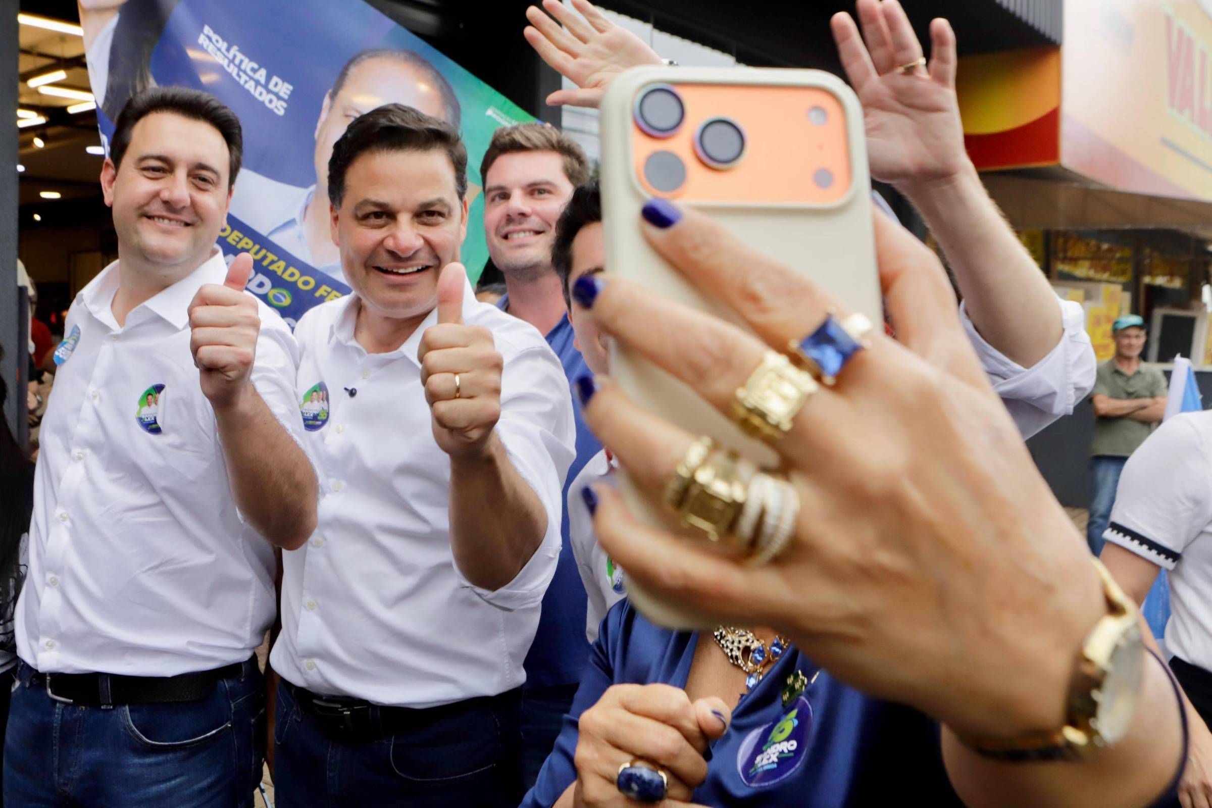 Após revés no PR, Ratinho Junior passa a apoiar Flávio Bolsonaro; Greca diz votar em Lula