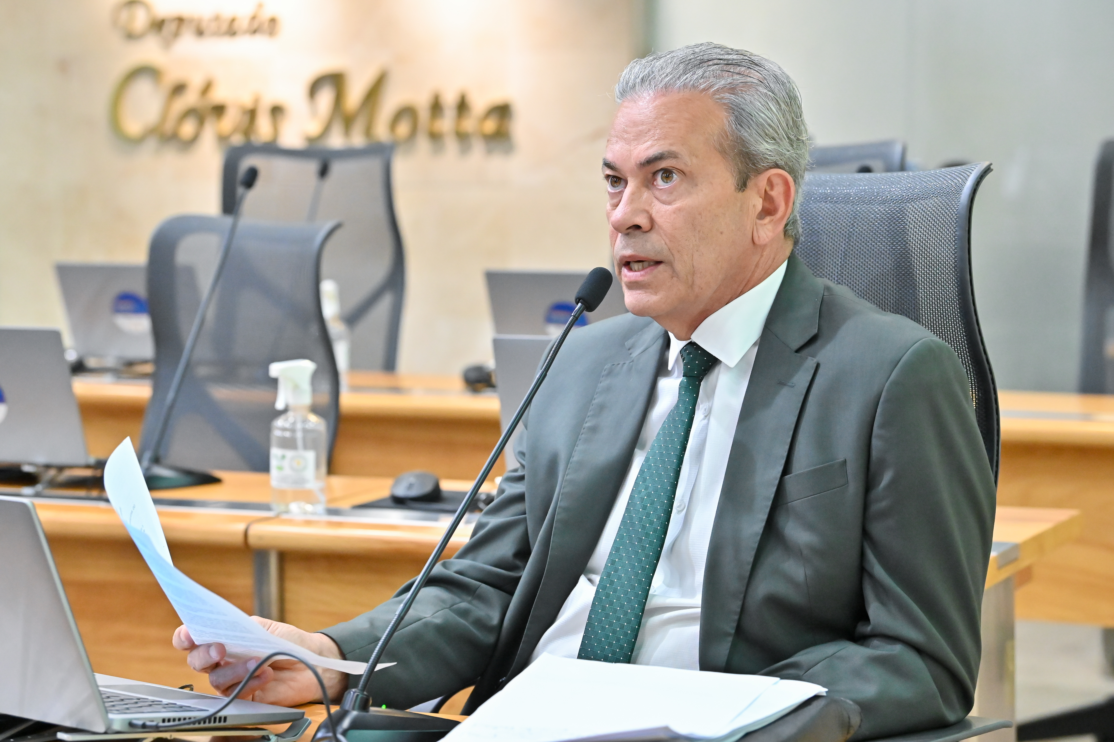 Hermano Morais apresenta voto de pesar pela morte de Monsenhor Robério Camilo