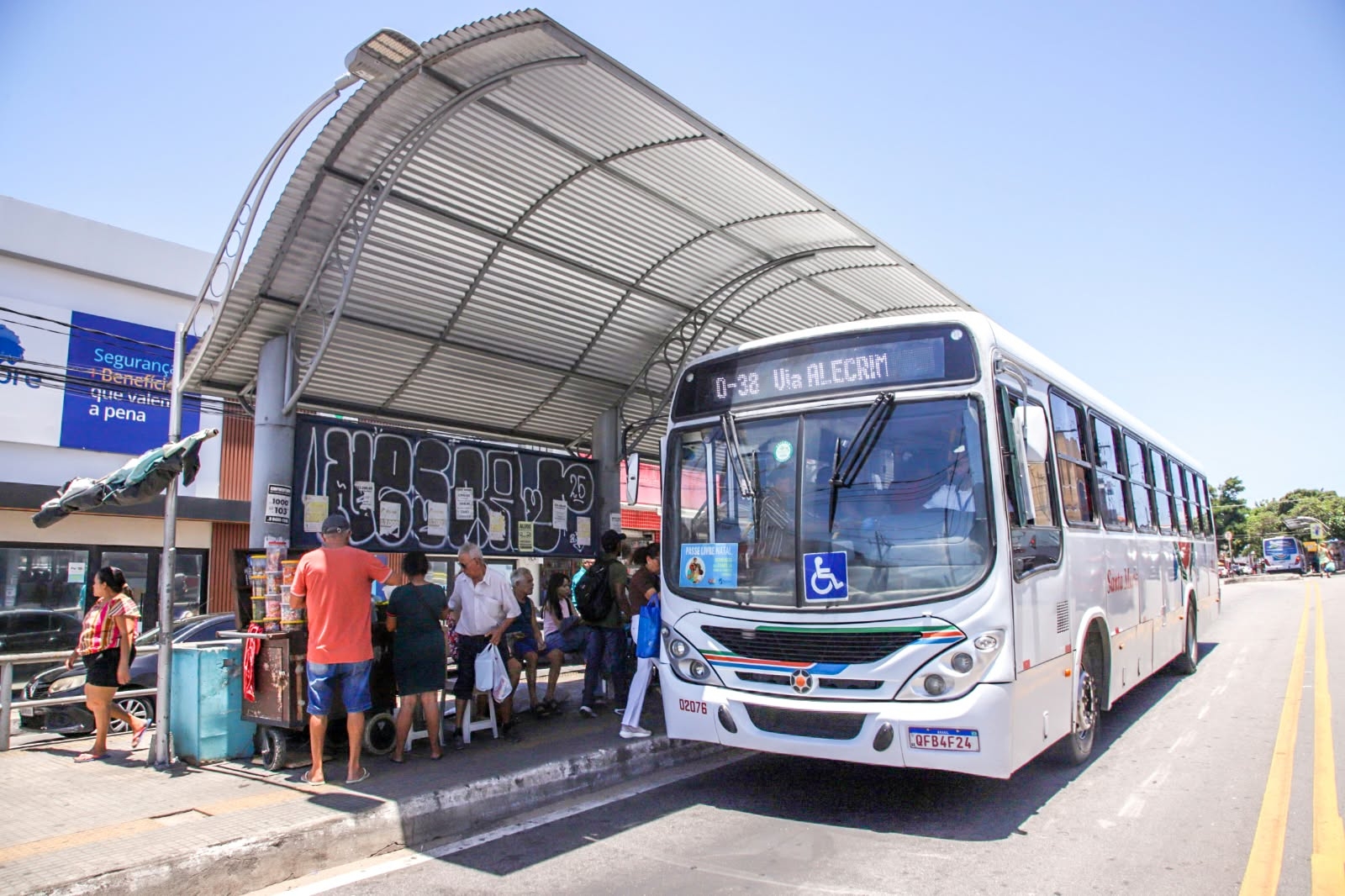 A recomendação também prevê a manutenção da frota, dos horários e dos itinerários em níveis compatíveis com os dias úteis