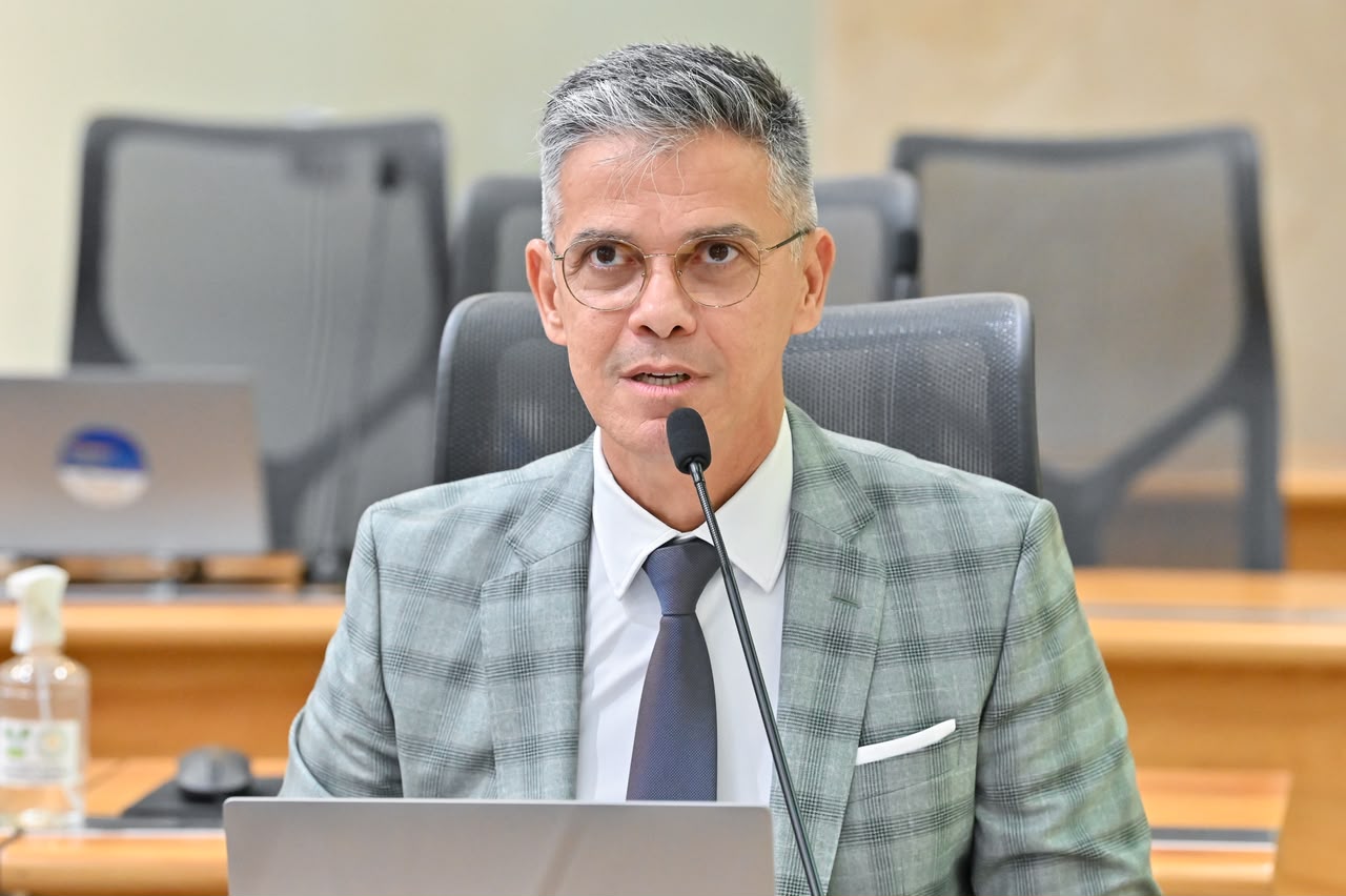 Deputado pede explicações sobre saldos de contas do gabinete da governadora