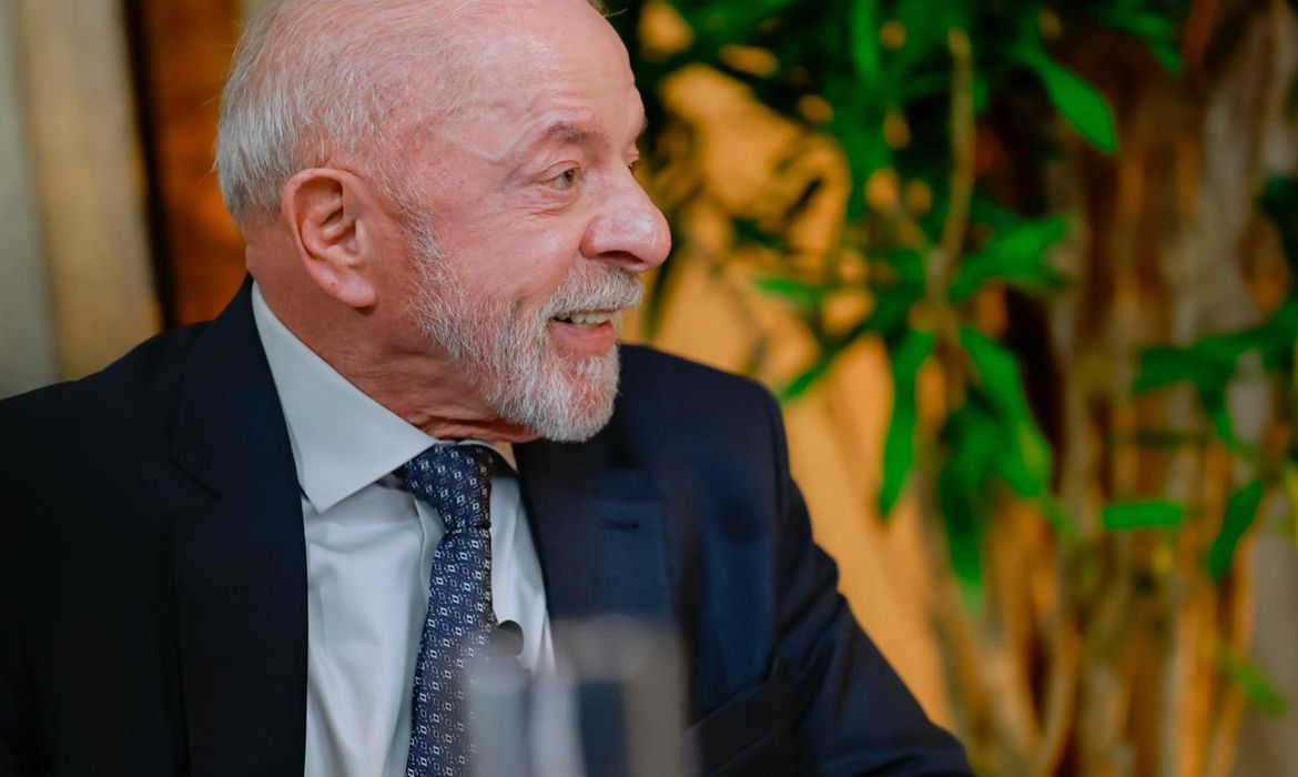 Datafolha vê aprovação ao governo Lula à frente da desaprovação pela 1ª vez desde julho