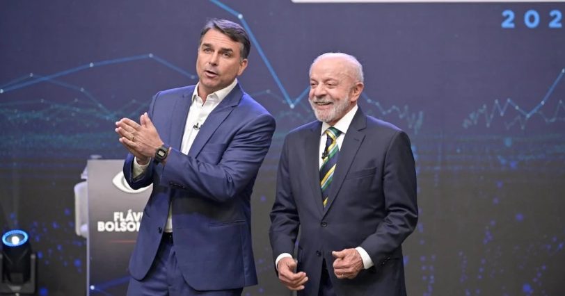 Flávio Bolsonaro e Lula realizam último debate presidencial