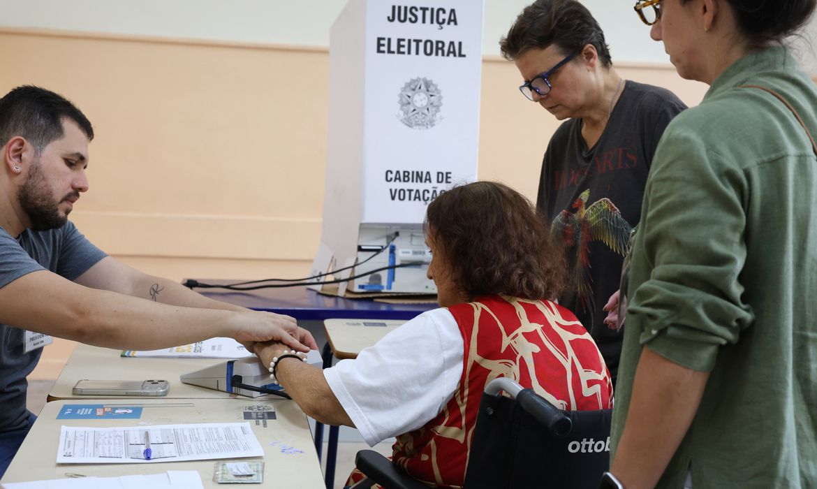 Participação de eleitores 70+ cresce 43% e puxa comparecimento no 1º turno