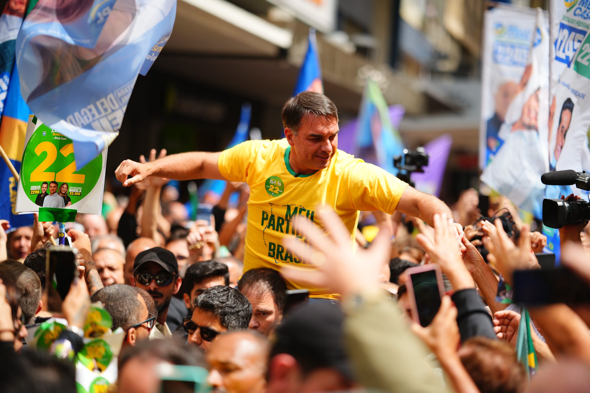 CNT/MDA: Flávio Bolsonaro e Lula empatam tecnicamente no 2º turno
