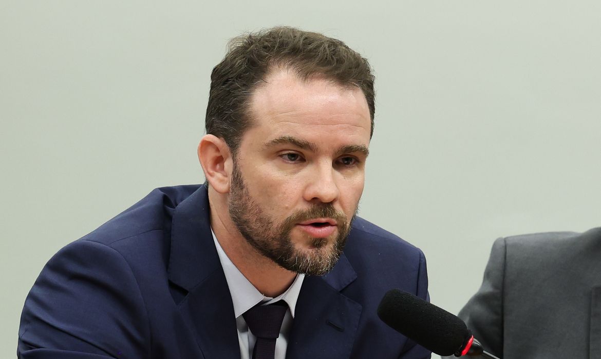 Governo prepara MP do Imposto Seletivo e renova subvenção ao diesel