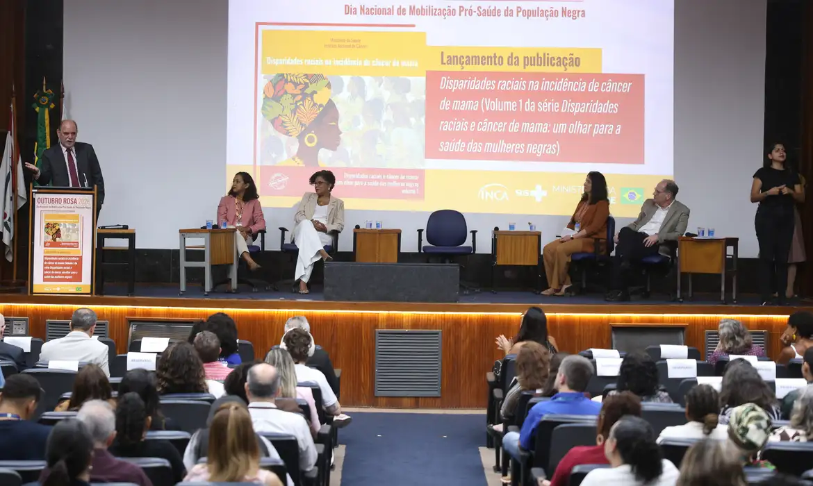 O câncer de mama é o mais incidente entre as mulheres no Brasil. Cerca de quatro em cada cinco diagnósticos ocorrem a partir dos 50 anos