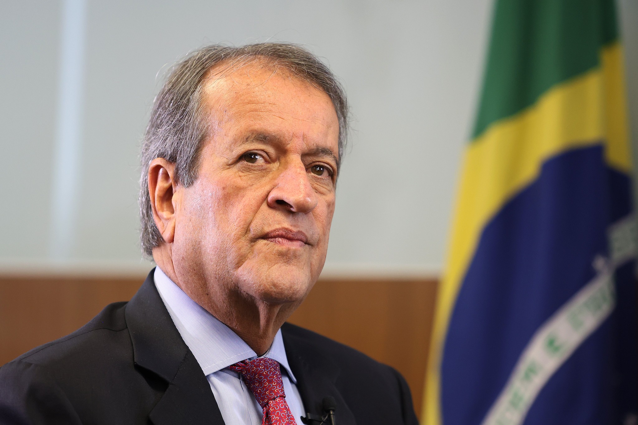 Defesa de Bolsonaro pede a Moraes autorização para visita de Valdemar em prisão domiciliar