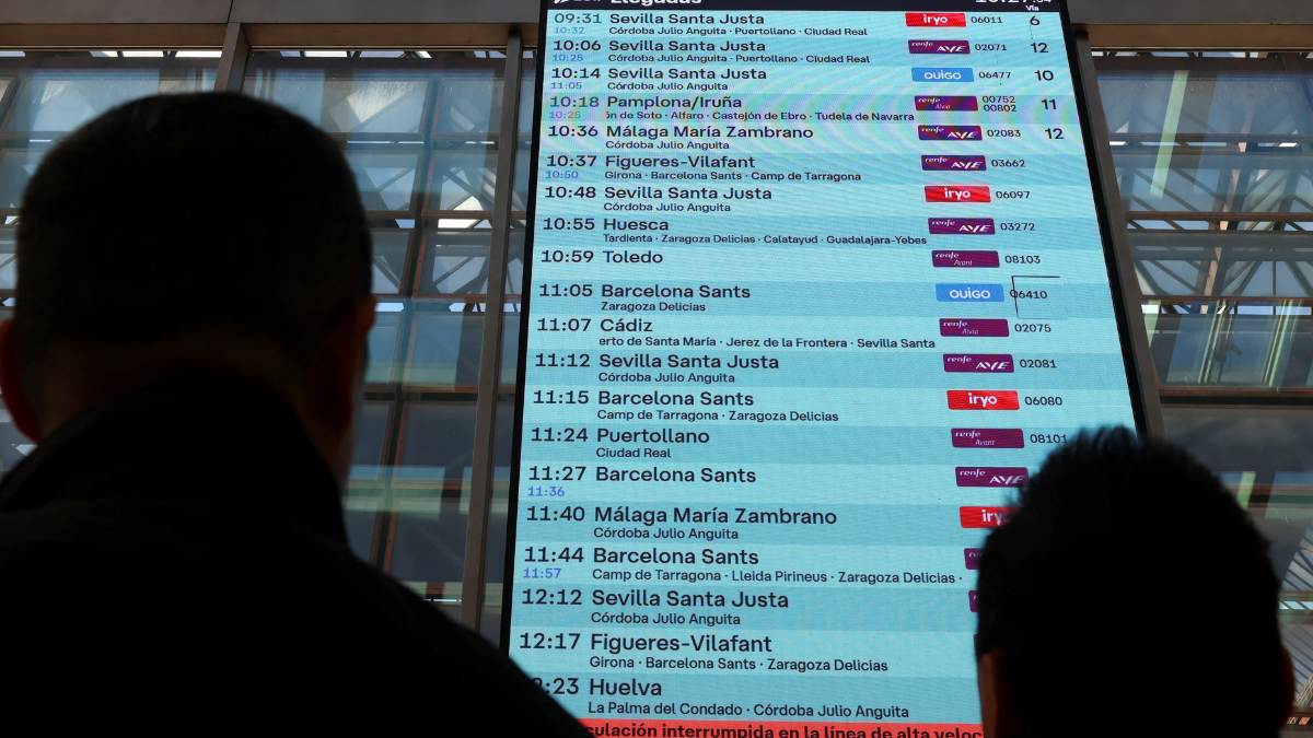 Espanha eleva para ao menos 30 o número de mortos em choque de trens