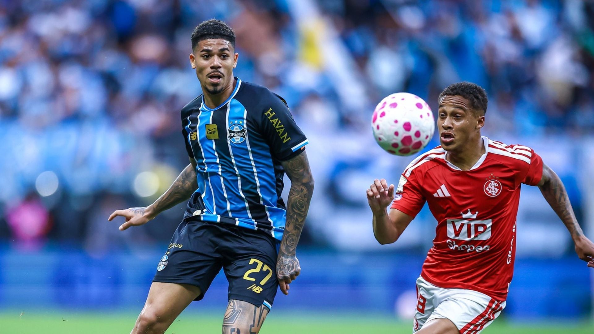 Banrisul volta ao espaço principal das camisas de Grêmio e Inter até o fim de 2026