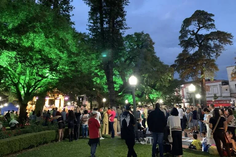 WhatsApp em Poços de Caldas difunde listas de boicote a comércios