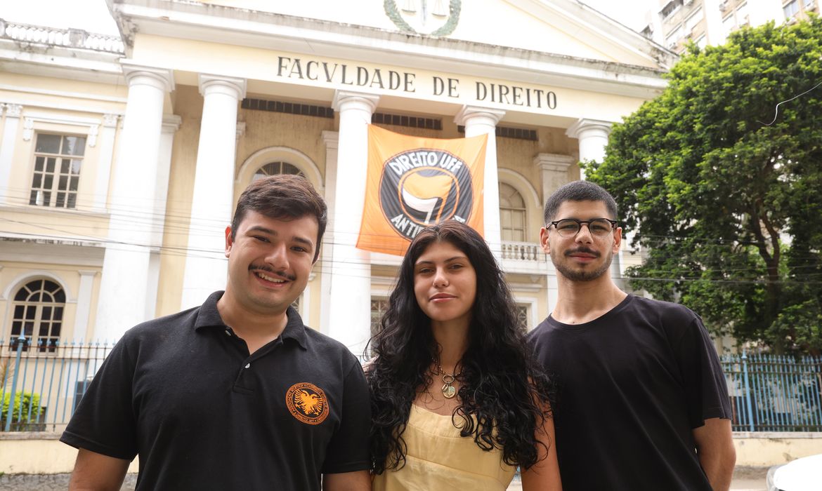Estudantes da UFF organizam protesto que desencadeou onda de manifestações pró-reversão do resultado eleitoral