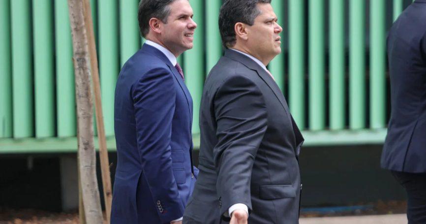 Centrão se aproxima de Lula, para apoiar Hugo Motta e Alcolumbre e articula para barrar Rogério Marinho na presidência do Senado